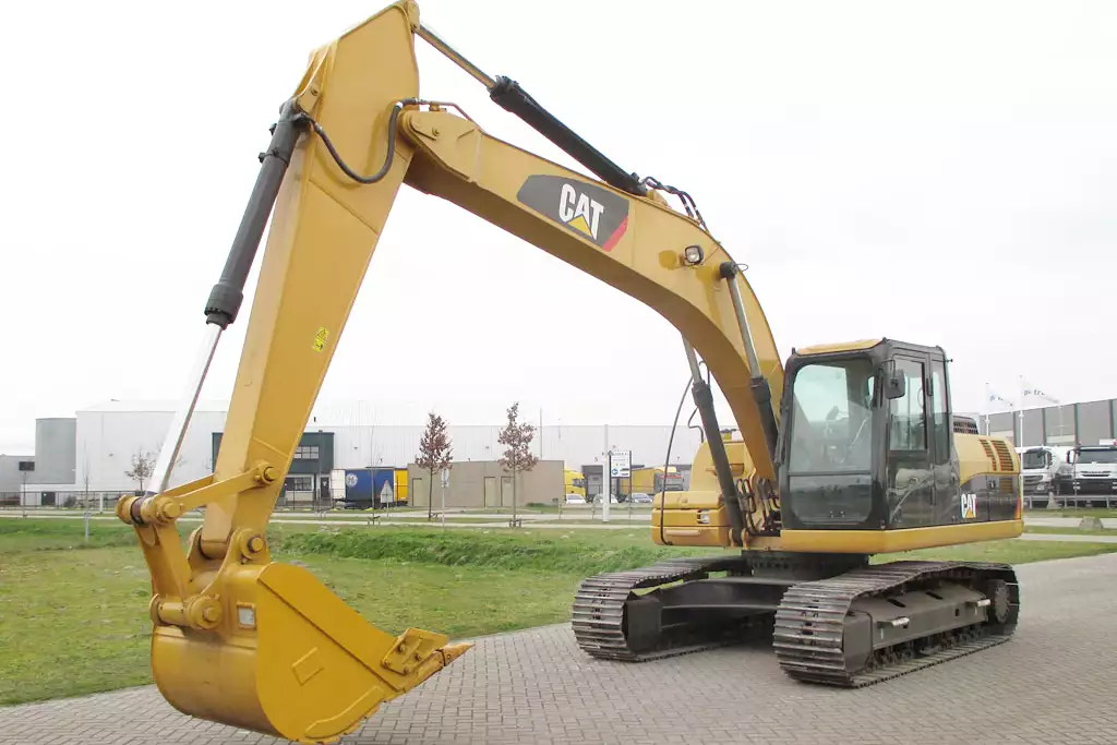 Caterpillar 323D3