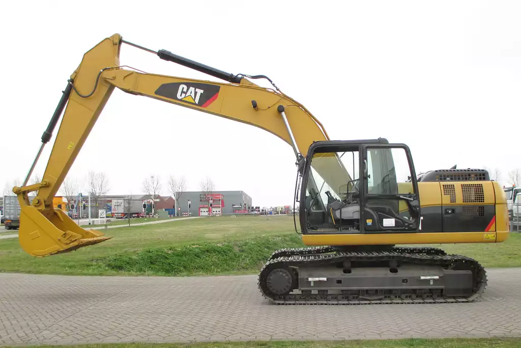 Caterpillar 323D3