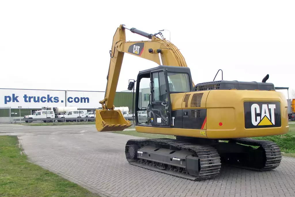 Caterpillar 323D3