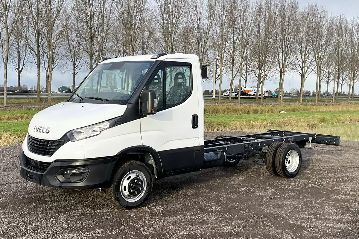 Iveco Daily 35C15-4100 4x2 Chassi Cabine