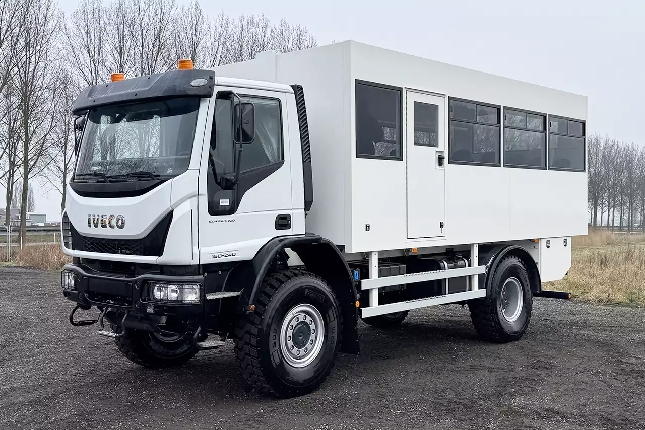 Iveco Eurocargo ML150E24WS 4x4 Midi autocarro