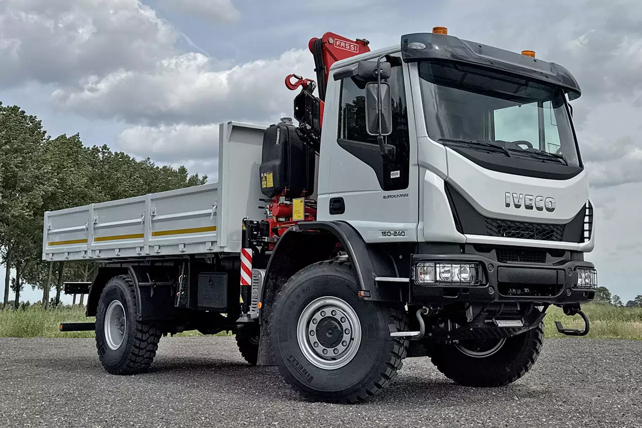 Iveco Eurocargo ML150E24WS Fassi F155A.0.22 4x4 Camião com grua