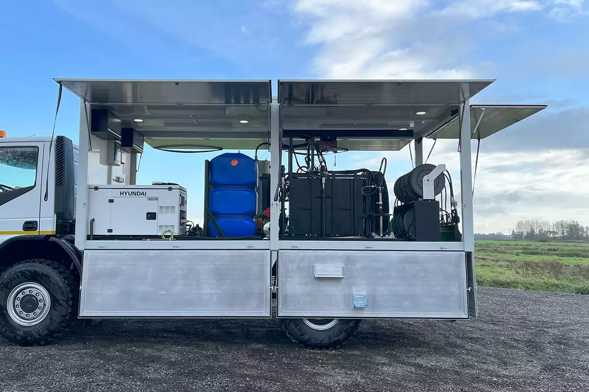 Iveco Eurocargo ML150E25WS 4x4 Service Truck