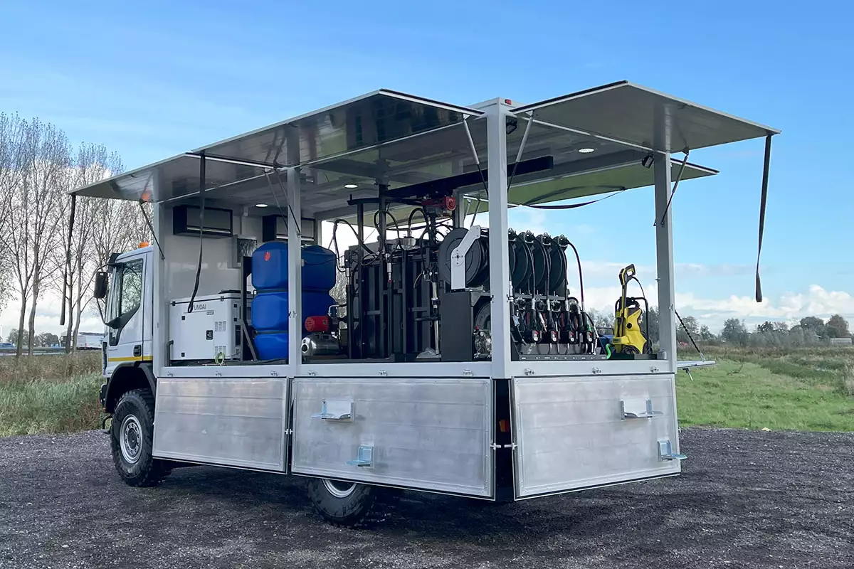 Iveco Eurocargo ML150E25WS 4x4 Service Truck