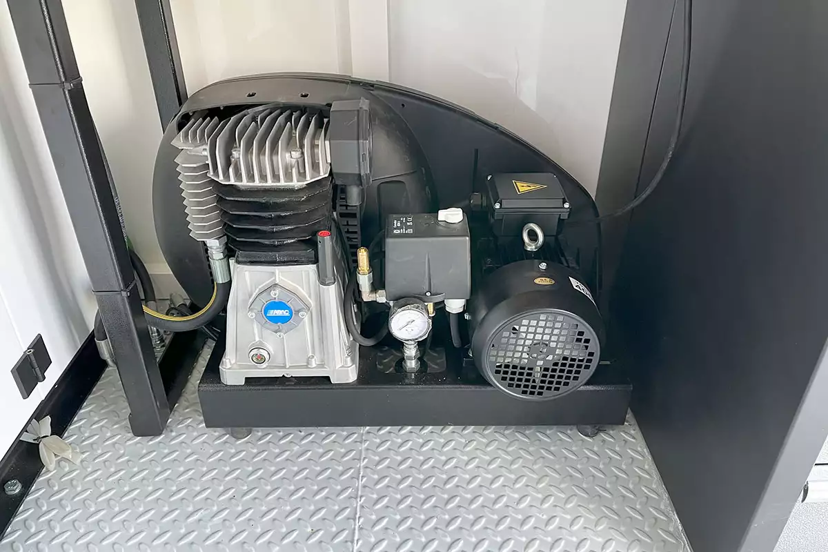 Iveco Eurocargo ML150E25WS 4x4 Service Truck