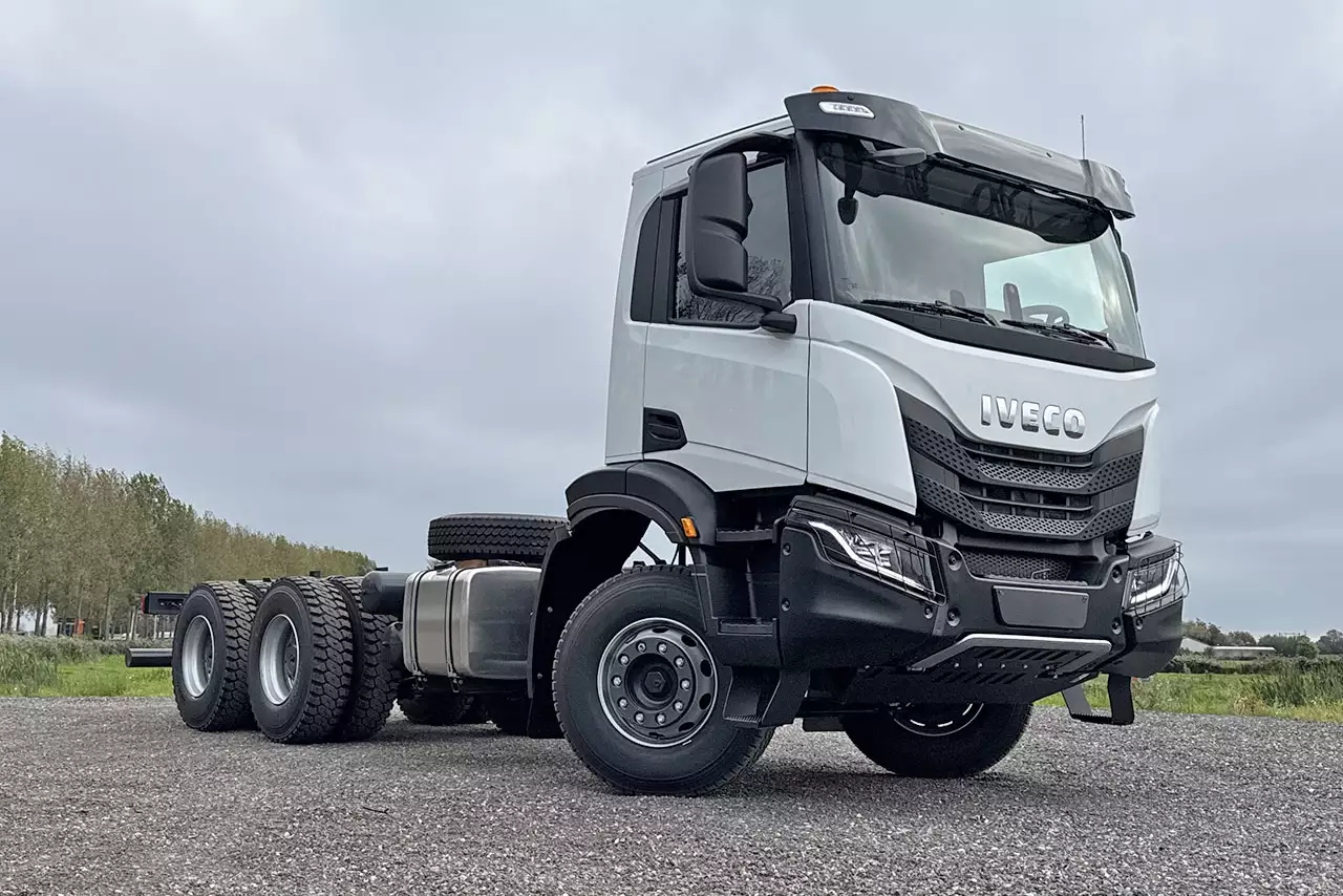 Iveco T-Way AD380T43-3800 AT 6x4 Chassis Cabin