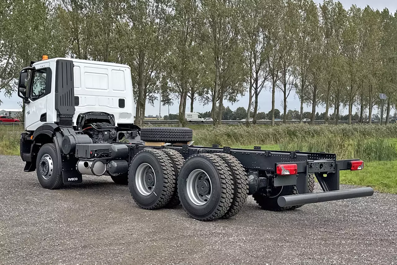 Iveco T-Way AD380T43-3800 AT 6x4 Chassis Cabin