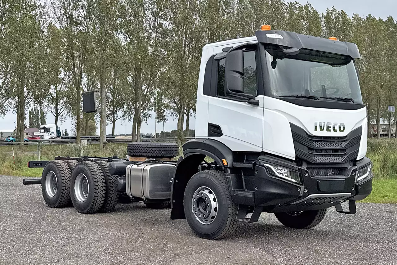 Iveco T-Way AD380T43-3800 AT 6x4 Chassis Cabin