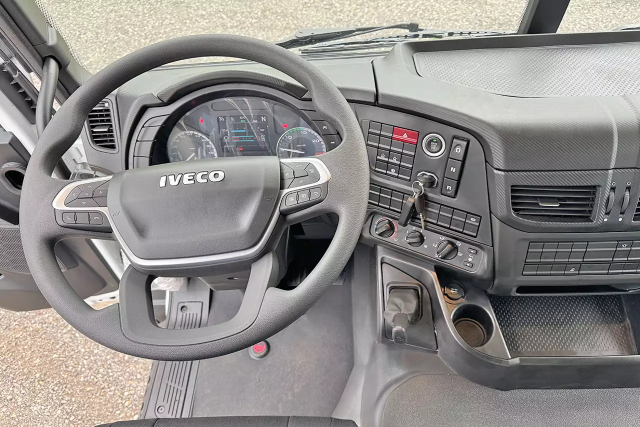 Iveco T-Way AD380T43-3800 AT 6x4 Chassis Cabin