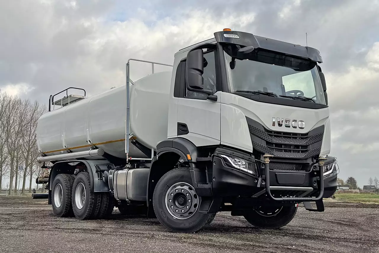 Iveco T-Way AD380T43 AT 6x4 Water Tank Truck