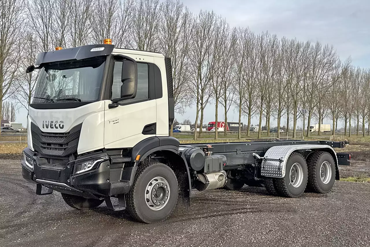 Iveco T-Way AD380T43H 6x4 Camião contentor