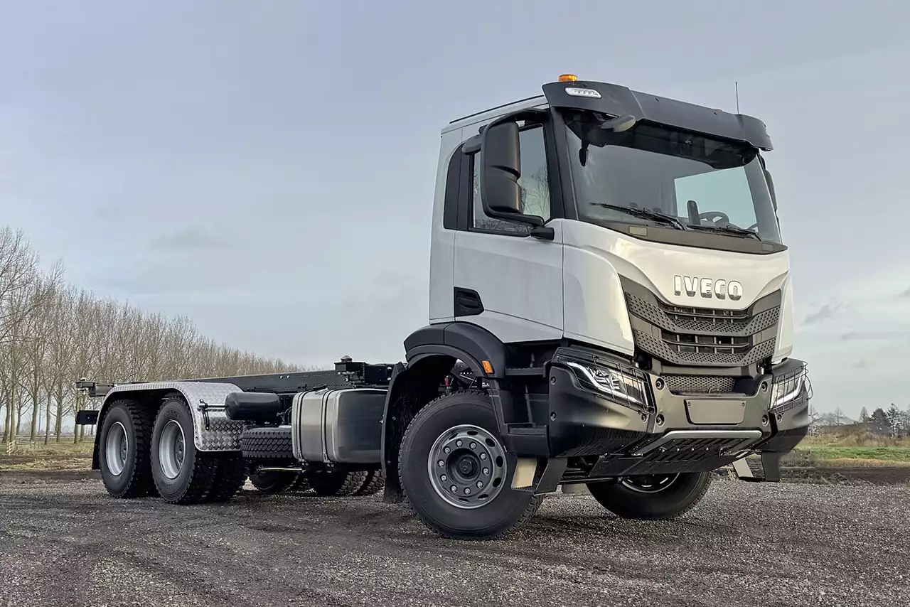 Iveco T-Way AD380T43H 6x4 Camião contentor