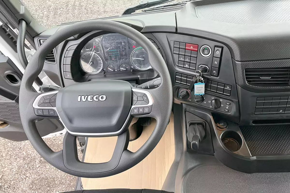 Iveco T-Way AD380T43H 6x4 Camião contentor