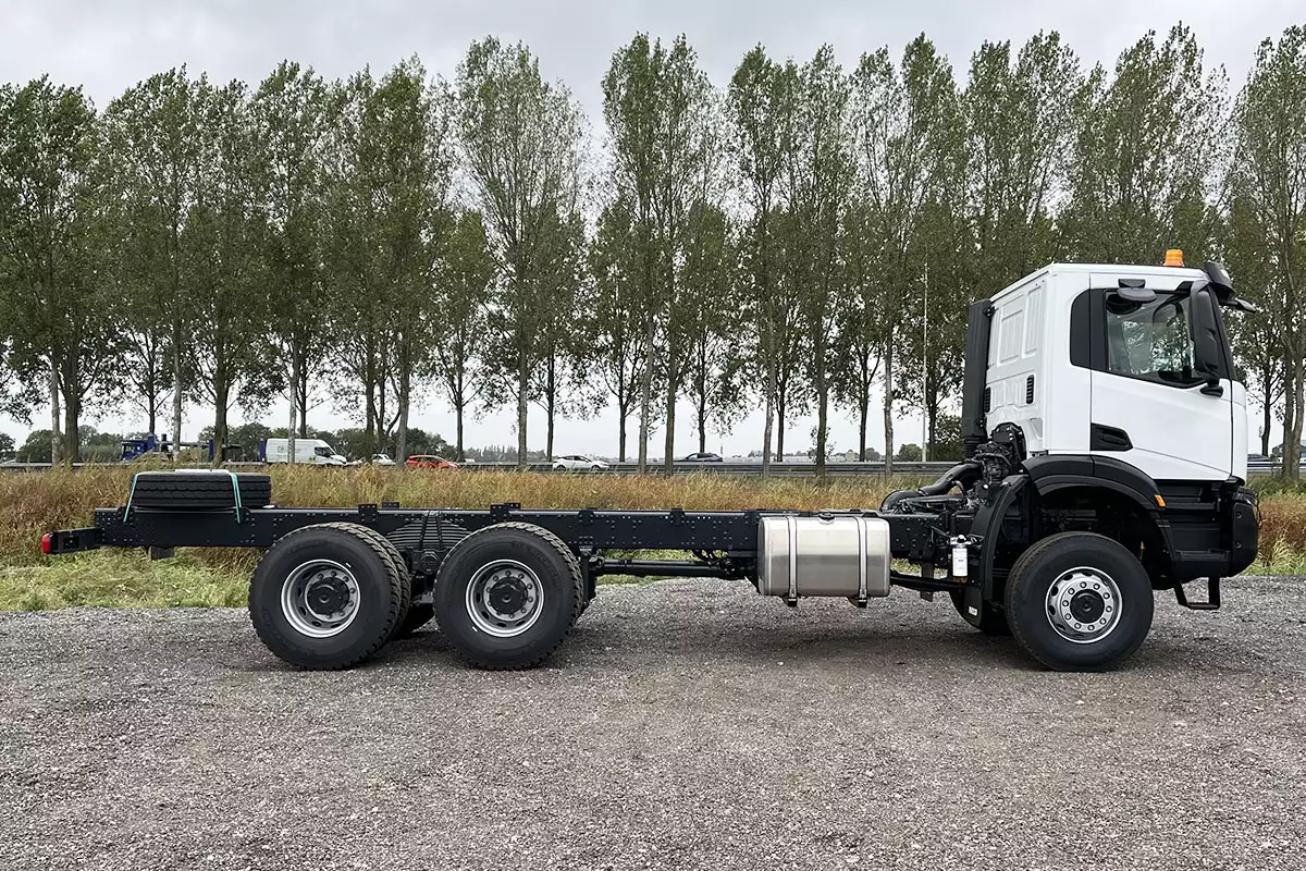 Iveco T-Way AD380T43WH-4500 AT 6x6 Châssis Cabine