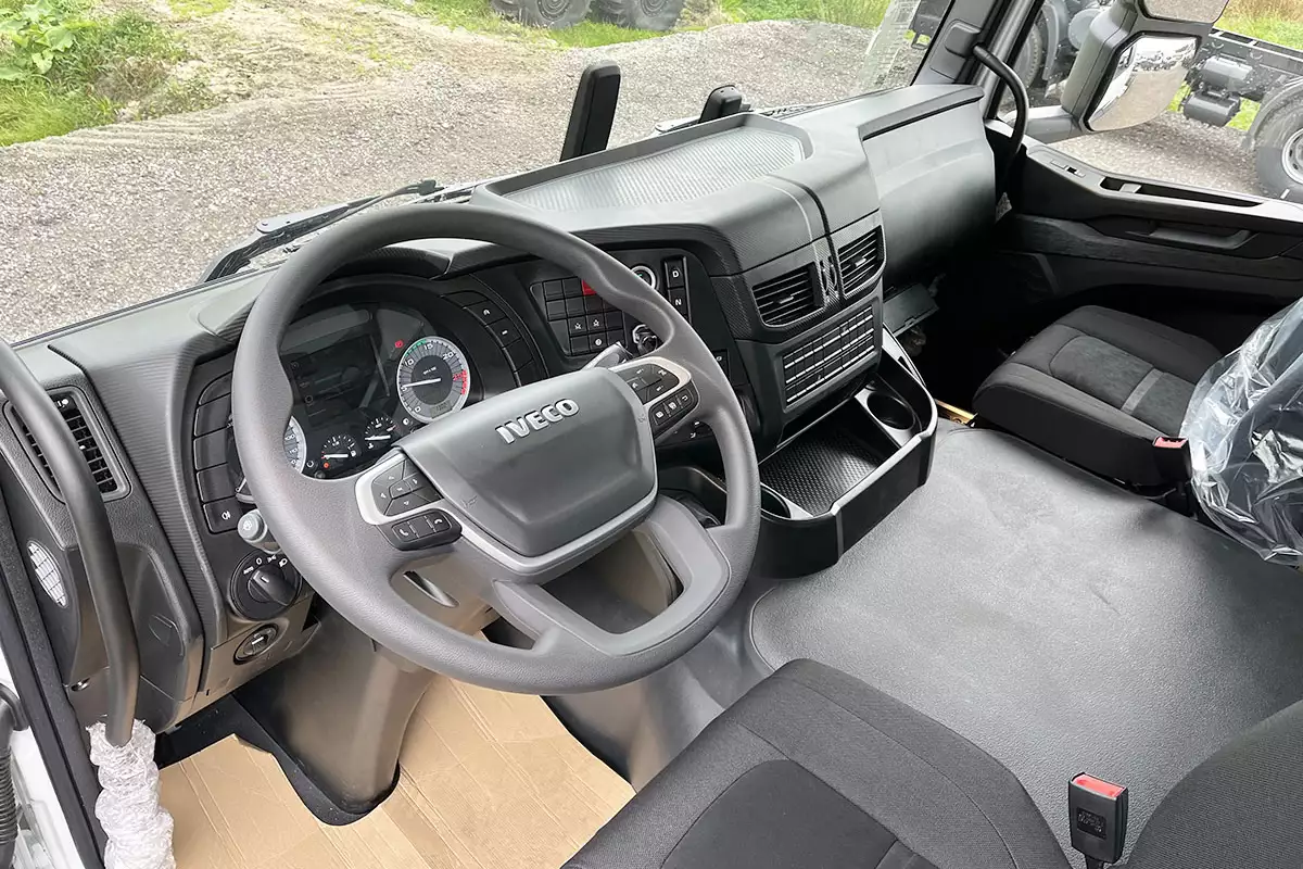 Iveco T-Way AD380T43WH-4500 AT 6x6 Châssis Cabine