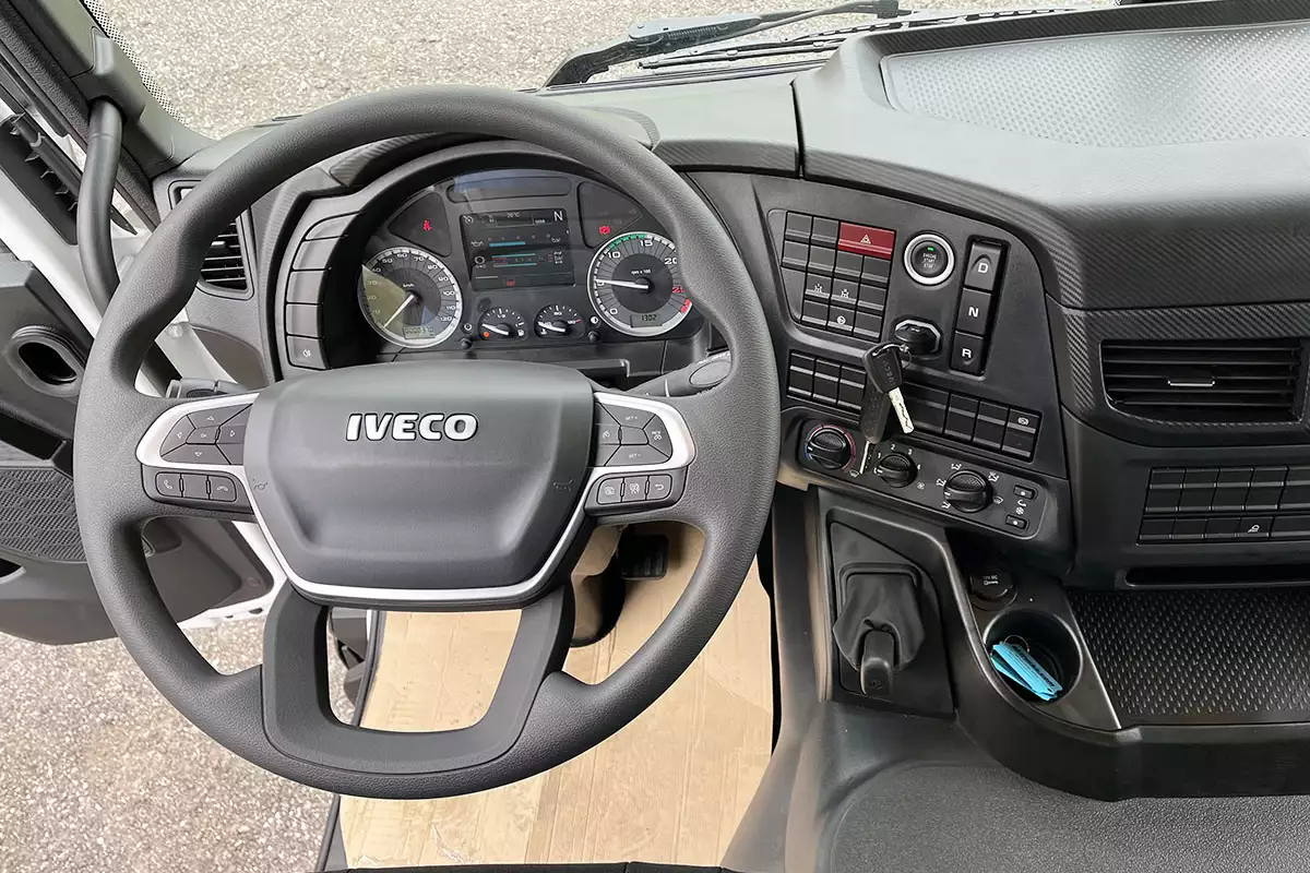 Iveco T-Way AD380T43WH-4500 AT 6x6 Châssis Cabine