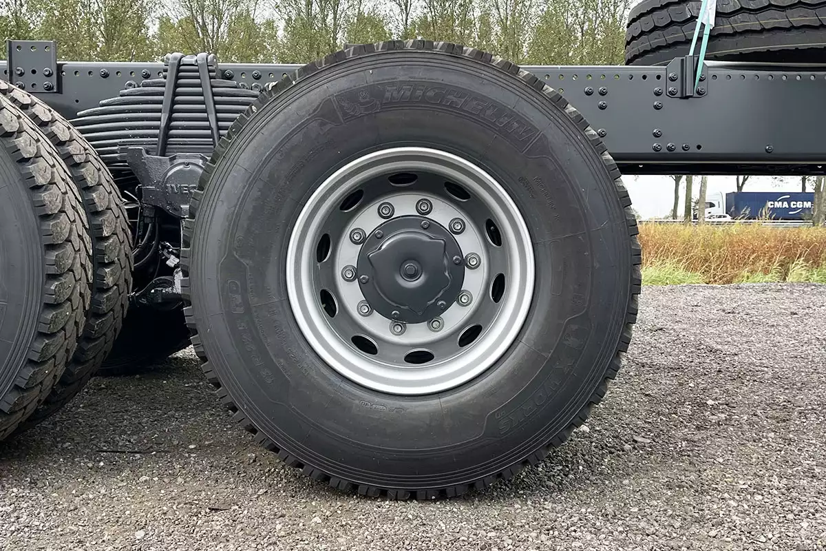 Iveco T-Way AD380T43WH-4500 AT 6x6 Châssis Cabine