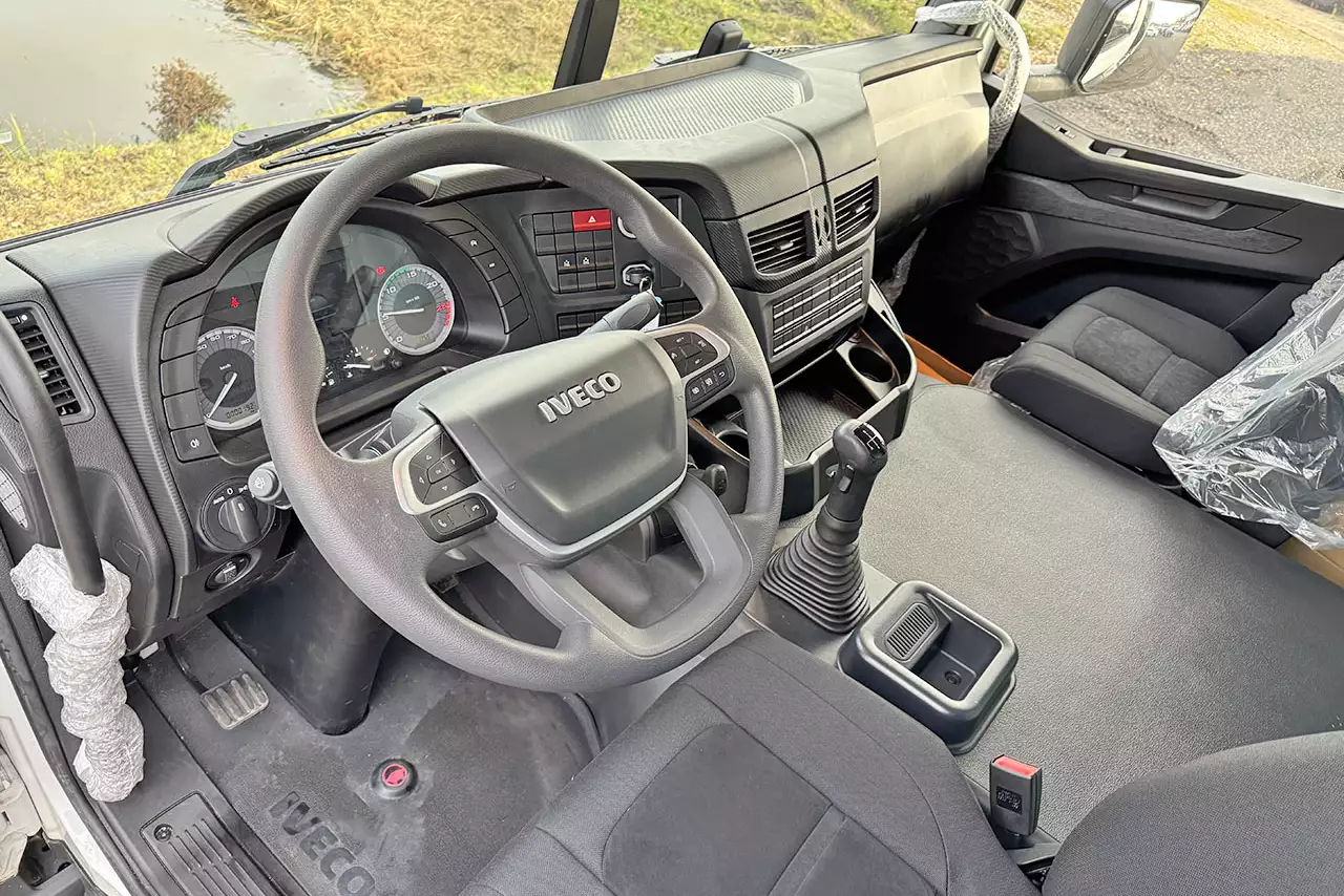 Iveco T-Way AD380T47WH 6x6 Tipper Truck