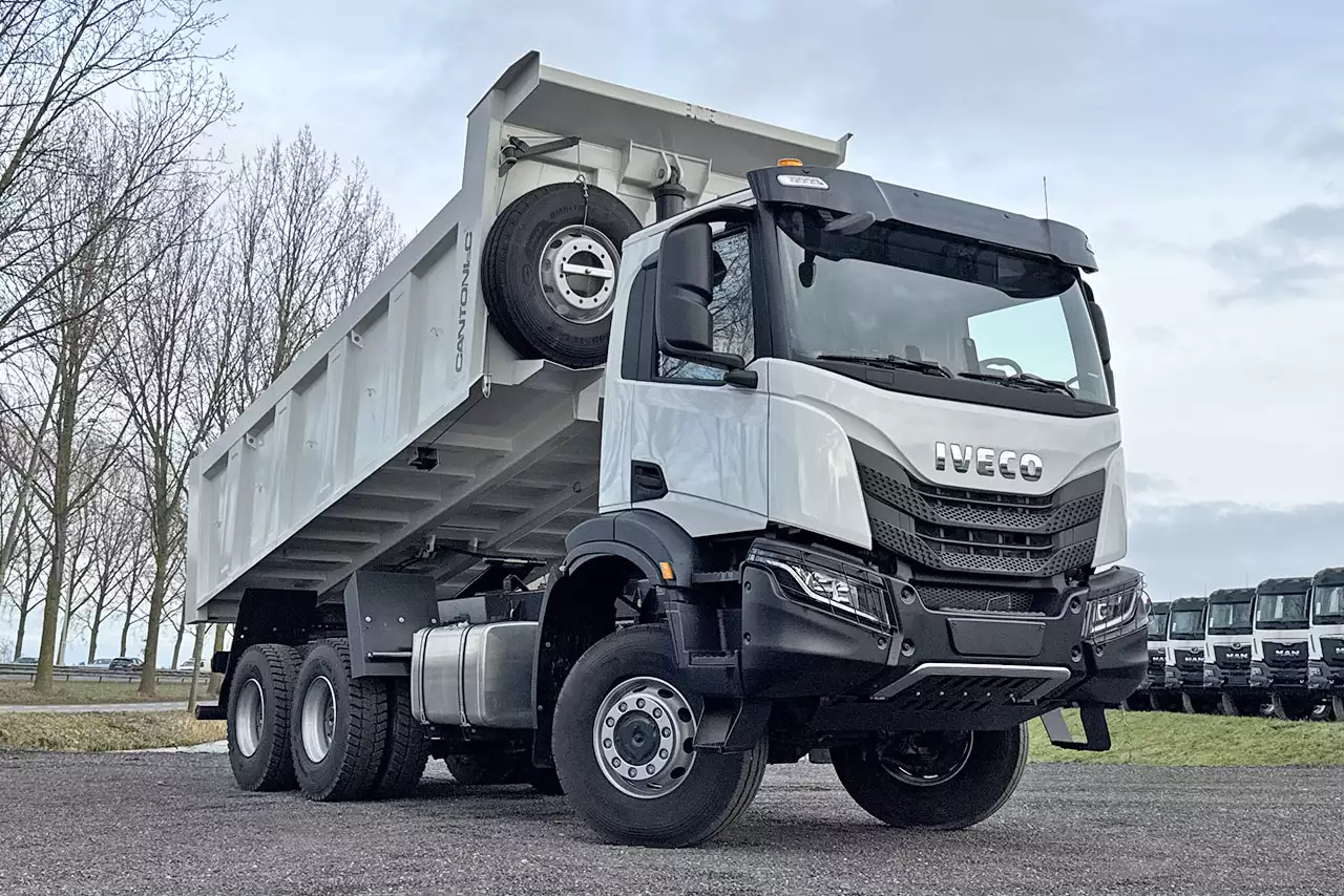 Iveco T-Way AD380T47WH 6x6 Tipper Truck