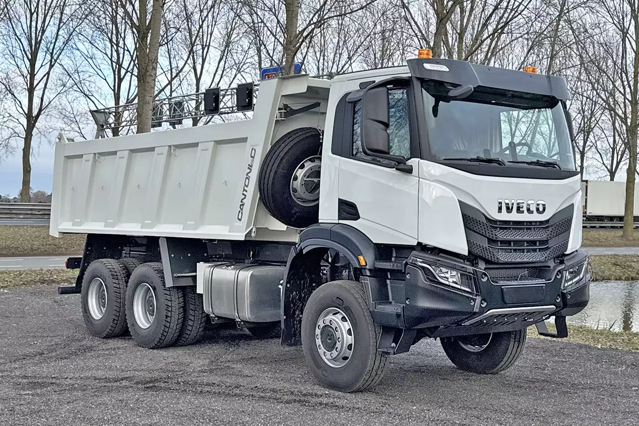 Iveco T-Way AD380T47WH 6x6 Tipper Truck