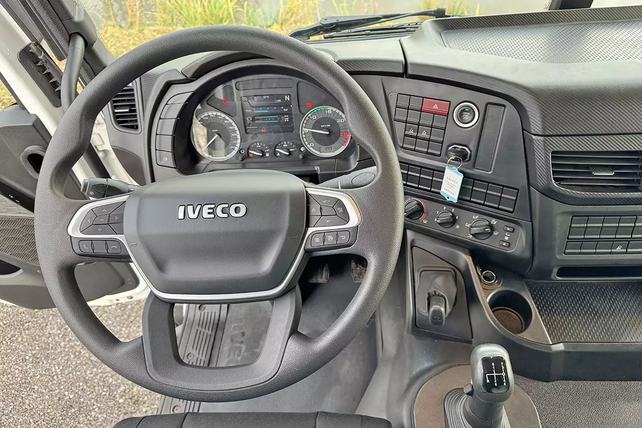 Iveco T-Way AD380T47WH 6x6 Tipper Truck