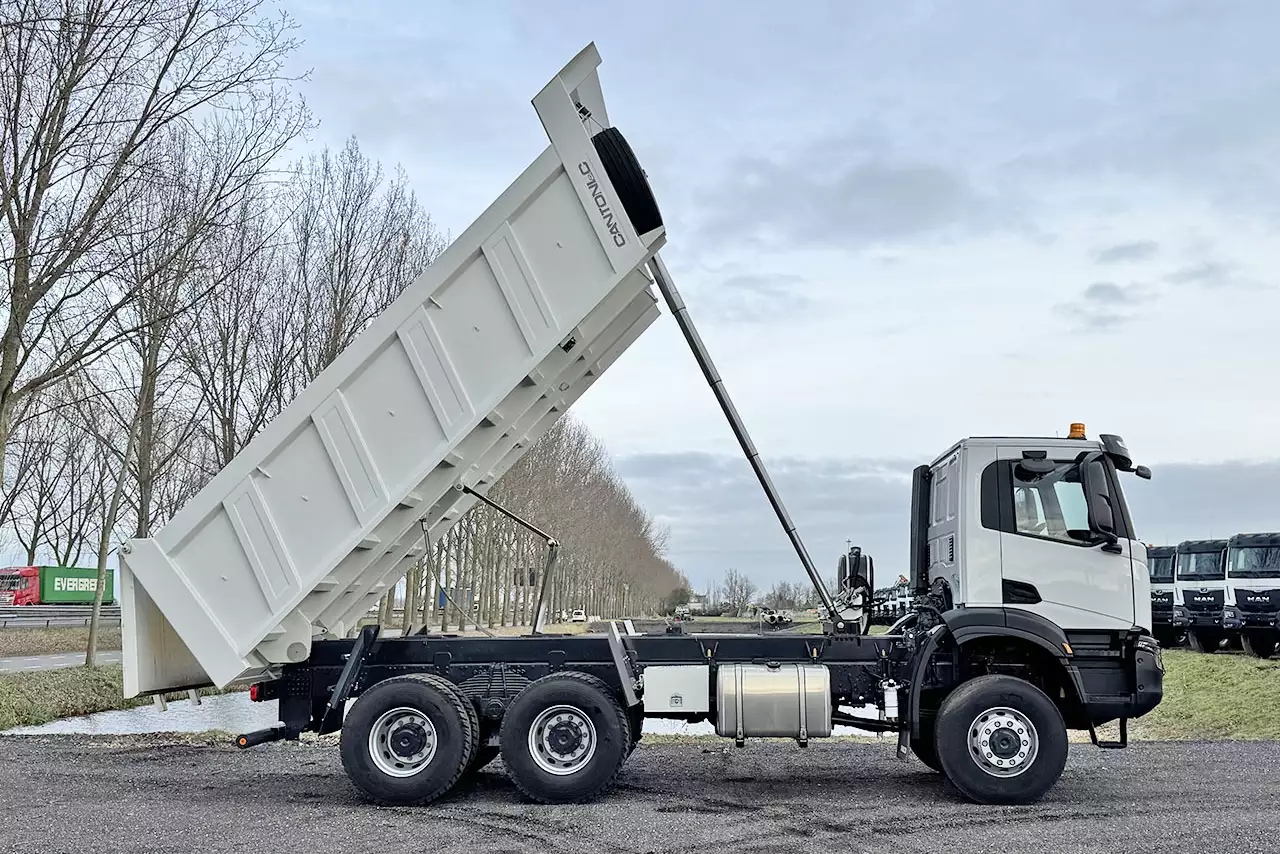 Iveco T-Way AD380T47WH 6x6 Tipper Truck
