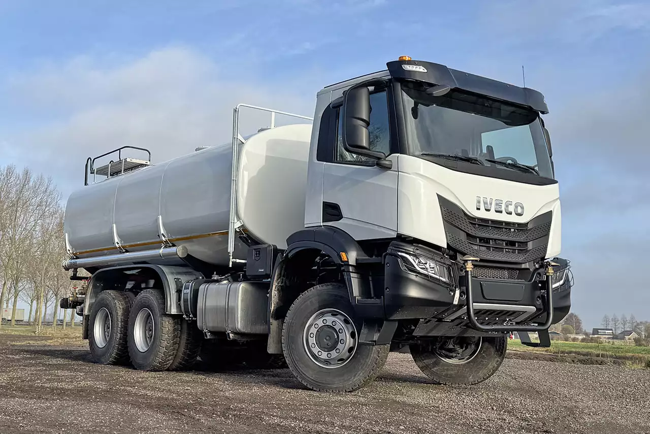Iveco T-Way AD380T47WH 6x6 Water Tank Truck