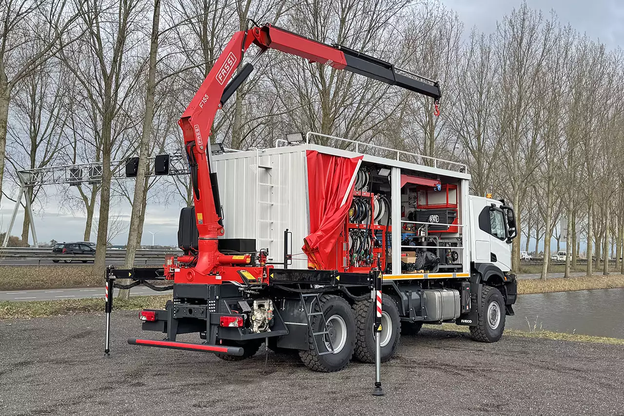 Iveco T-Way AT380T47WH Fassi F155A.0.22 6x6 Camião oficina