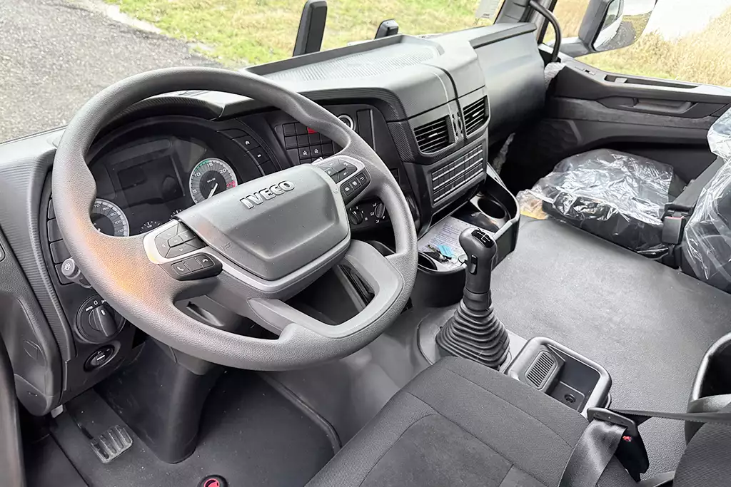 Iveco T-Way AT380T47WH Fassi F155A.0.22 6x6 Camião oficina