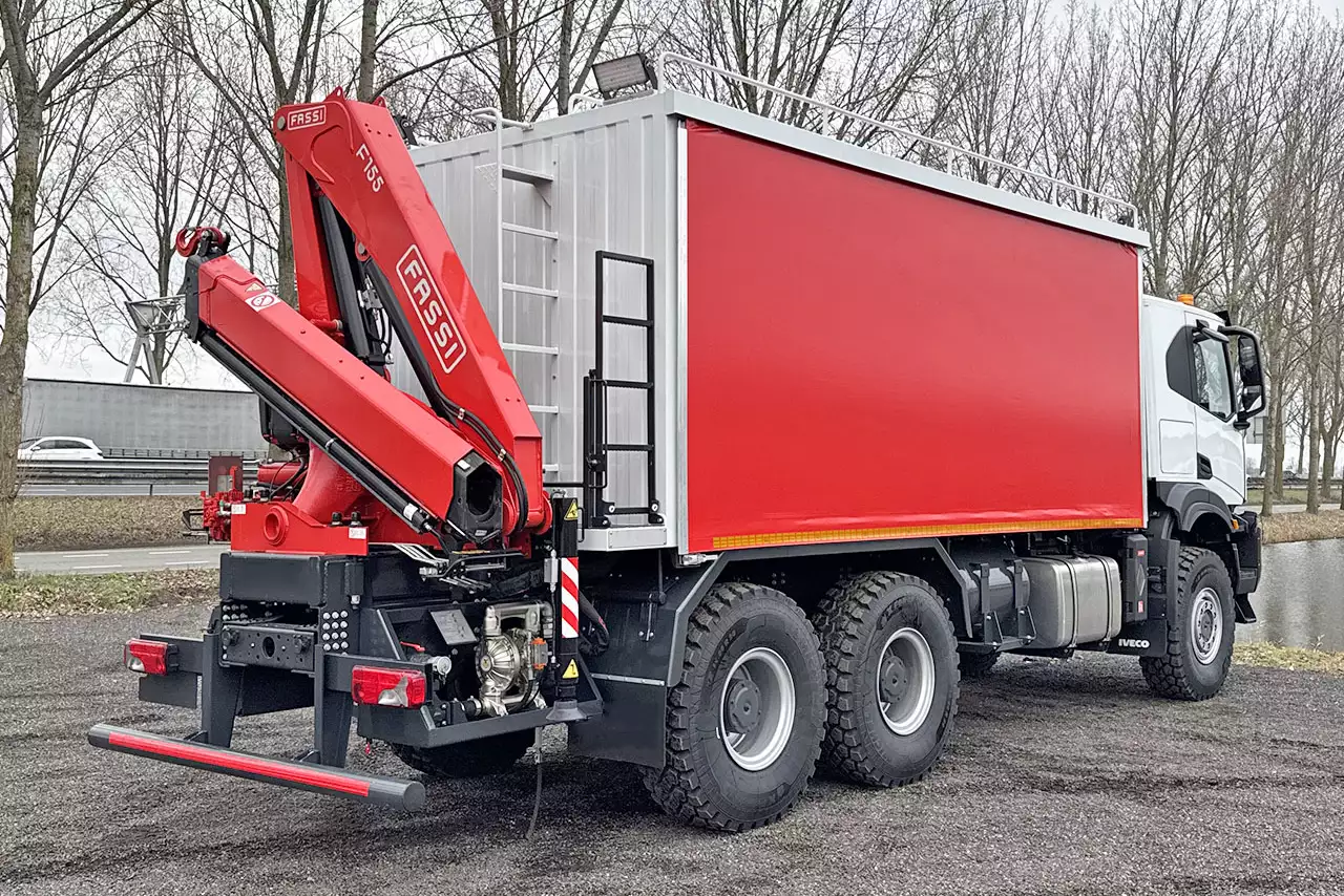 Iveco T-Way AT380T47WH Fassi F155A.0.22 6x6 Camião oficina
