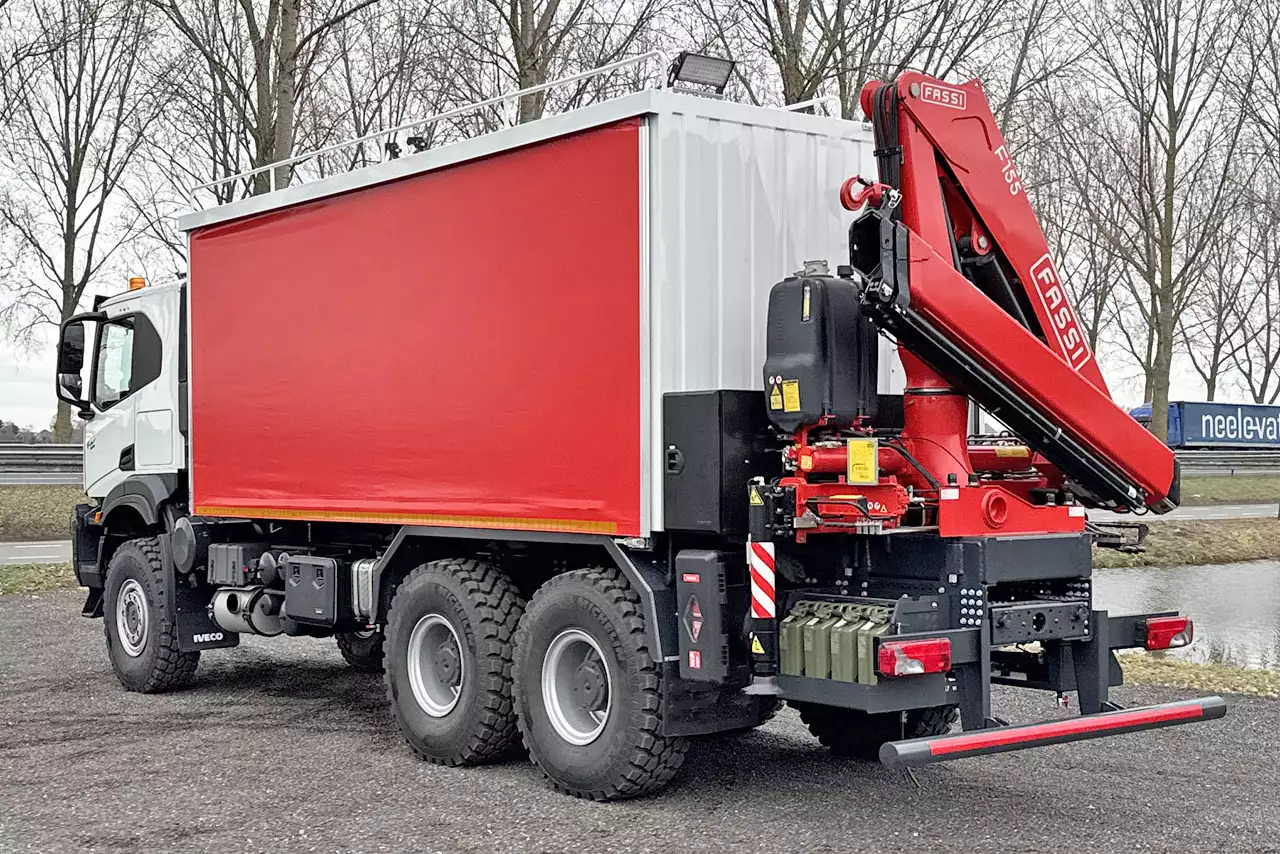 Iveco T-Way AT380T47WH Fassi F155A.0.22 6x6 Camião oficina