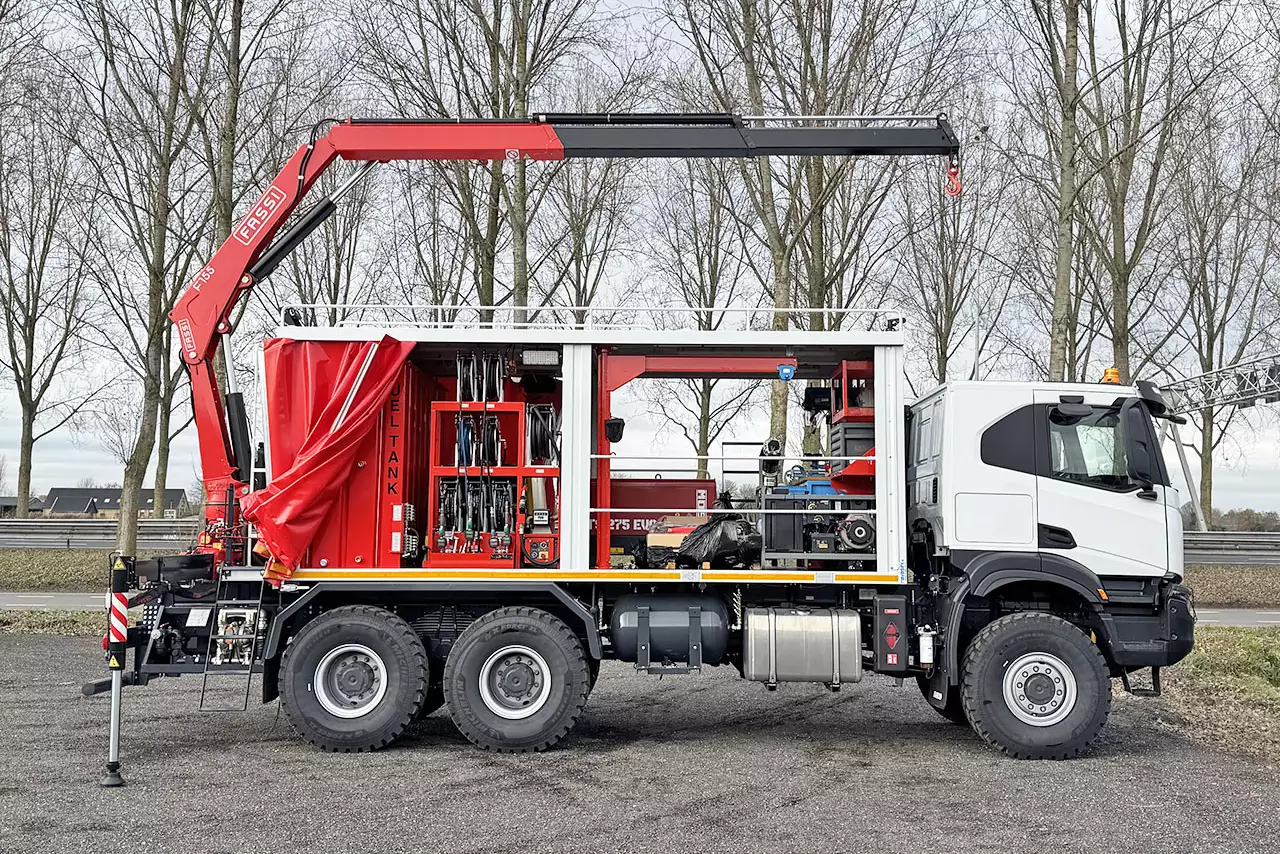 Iveco T-Way AT380T47WH Fassi F155A.0.22 6x6 Camião oficina