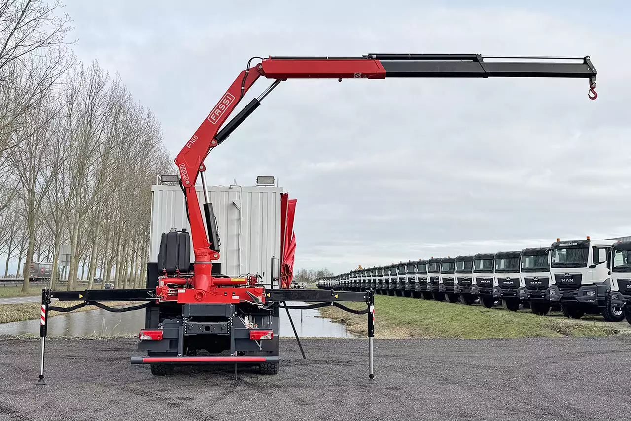 Iveco T-Way AT380T47WH Fassi F155A.0.22 6x6 Camião oficina