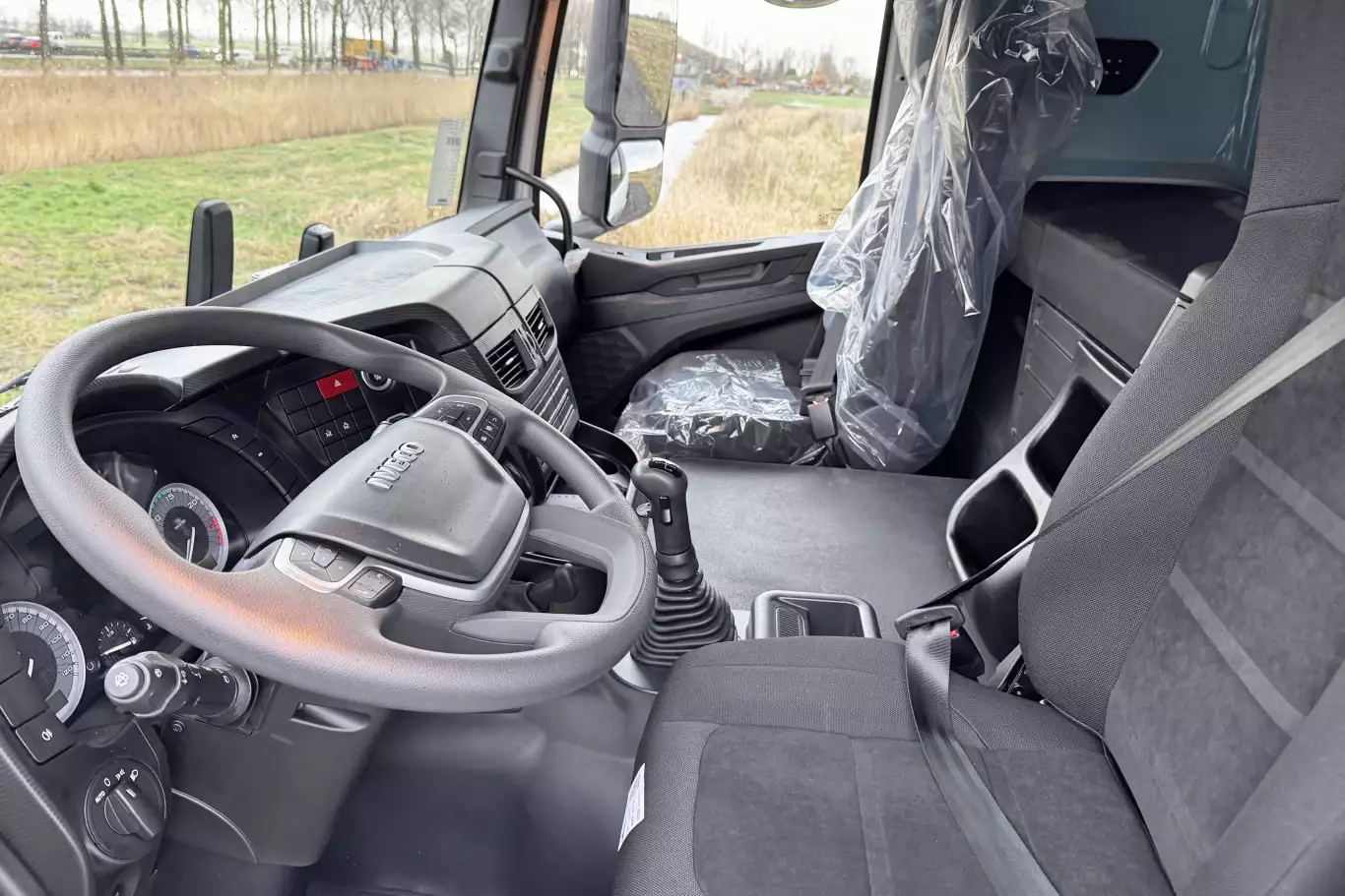 Iveco T-Way AT380T47WH Fassi F155A.0.22 6x6 Camião oficina