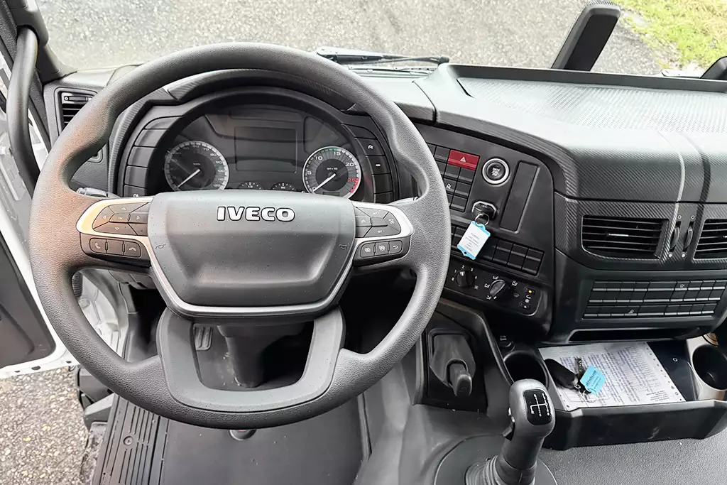 Iveco T-Way AT380T47WH Fassi F155A.0.22 6x6 Camião oficina