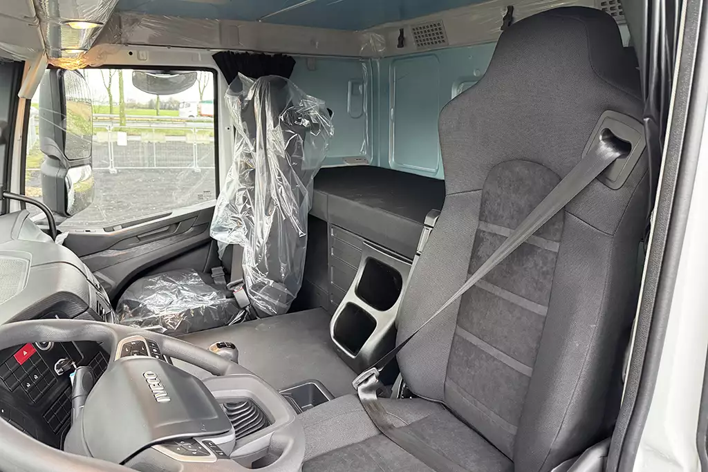 Iveco T-Way AT380T47WH Fassi F155A.0.22 6x6 Camião oficina