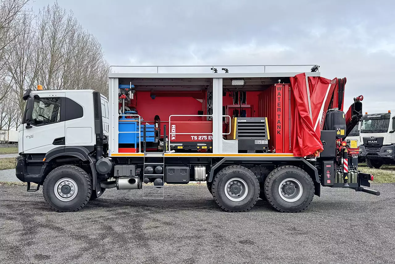 Iveco T-Way AT380T47WH Fassi F155A.0.22 6x6 Camião oficina