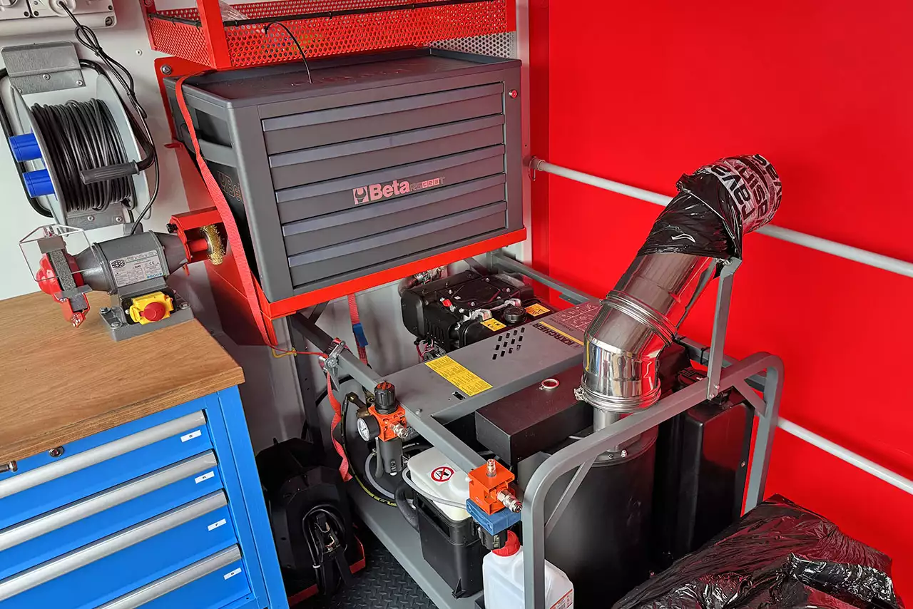 Iveco T-Way AT380T47WH Fassi F155A.0.22 6x6 Camião oficina