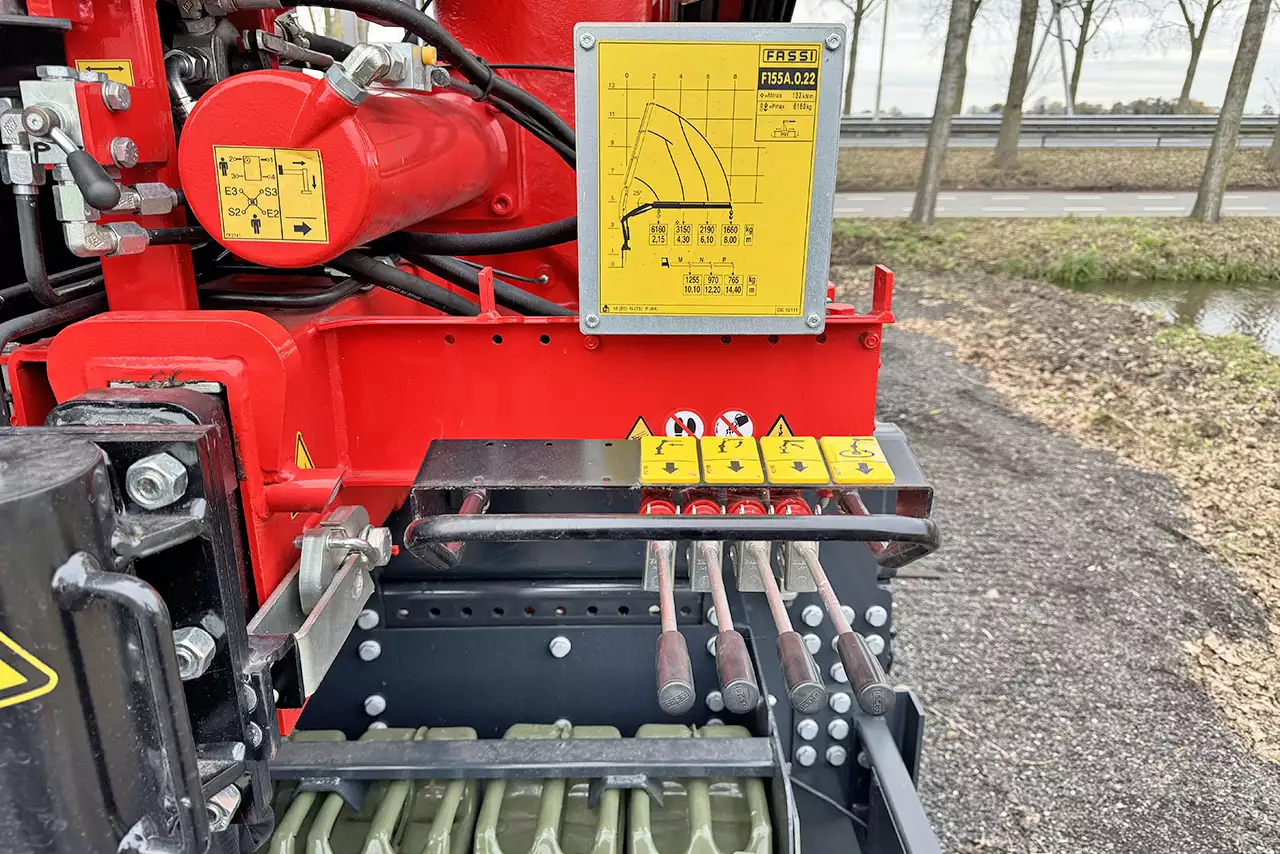 Iveco T-Way AT380T47WH Fassi F155A.0.22 6x6 Camião oficina