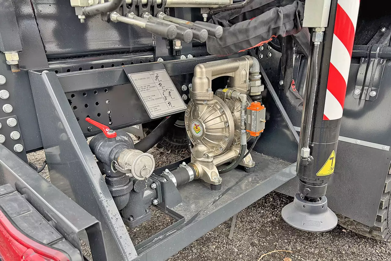 Iveco T-Way AT380T47WH Fassi F155A.0.22 6x6 Camião oficina