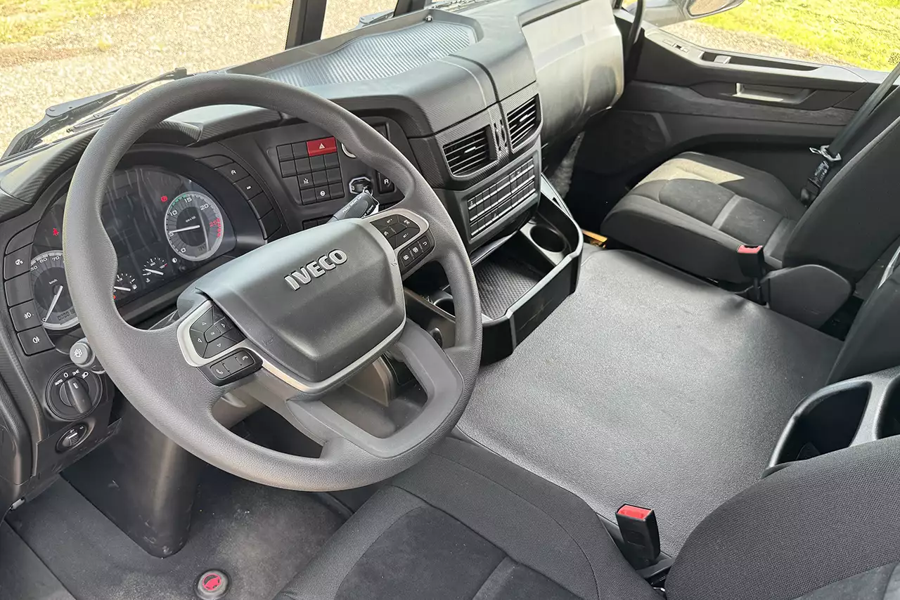 Iveco T-Way AT720T43T H 6x4 Tractor Head