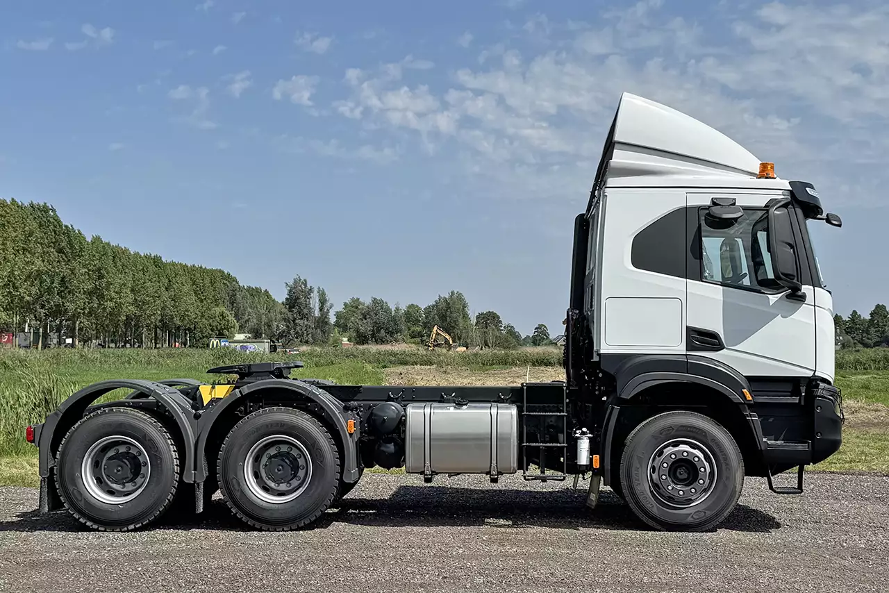 Iveco T-Way AT720T43T H 6x4 Tractor Head