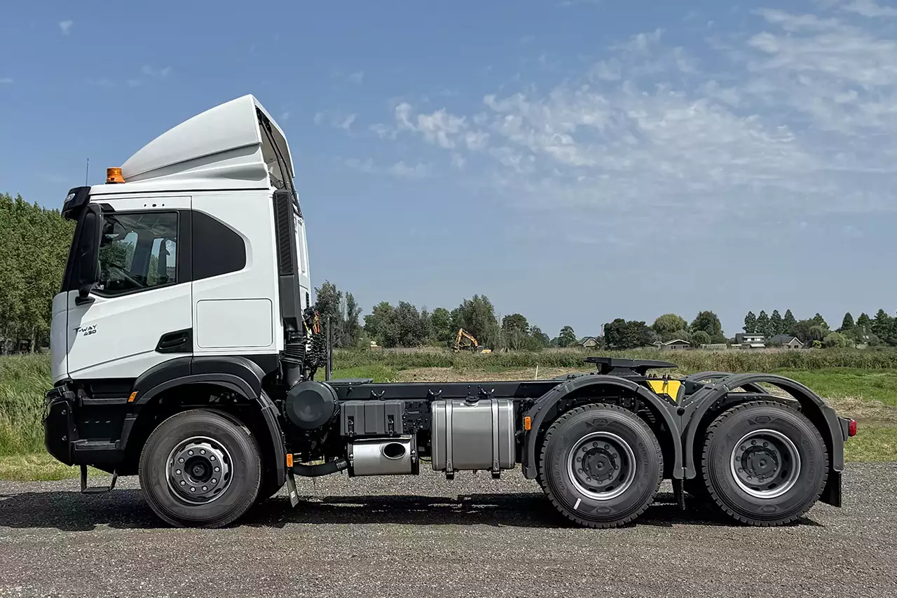 Iveco T-Way AT720T43T H 6x4 Tractor Head