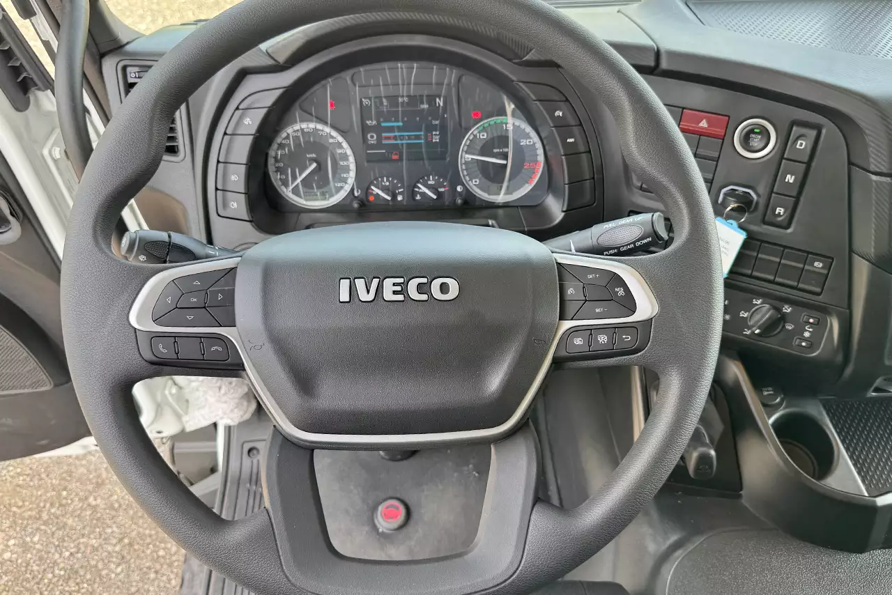 Iveco T-Way AT720T43T H 6x4 Tractor Head