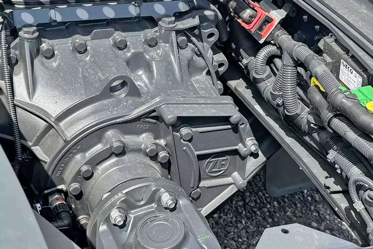 Iveco T-Way AT720T43T H 6x4 Tractor Head