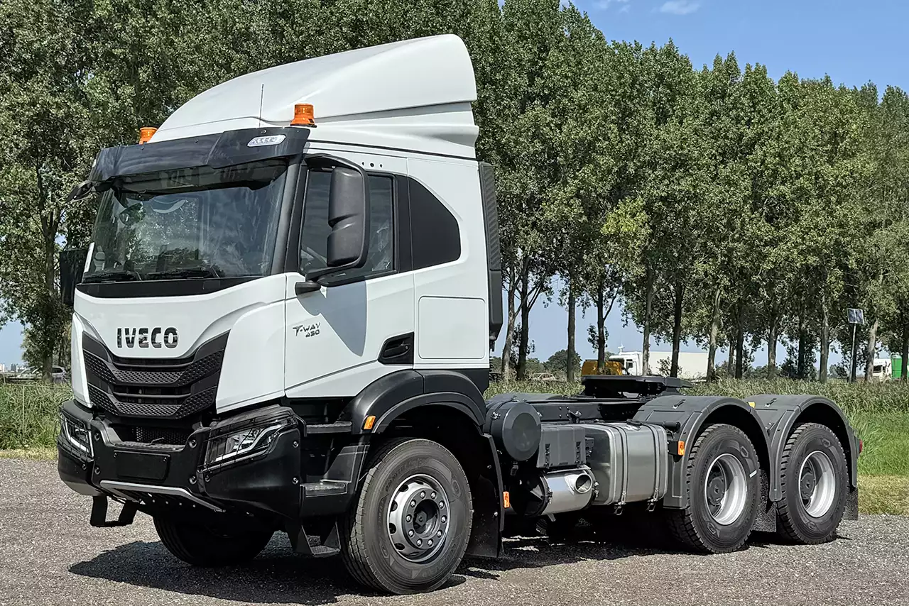 Iveco T-Way AT720T43TH 6x4 Tractor Head