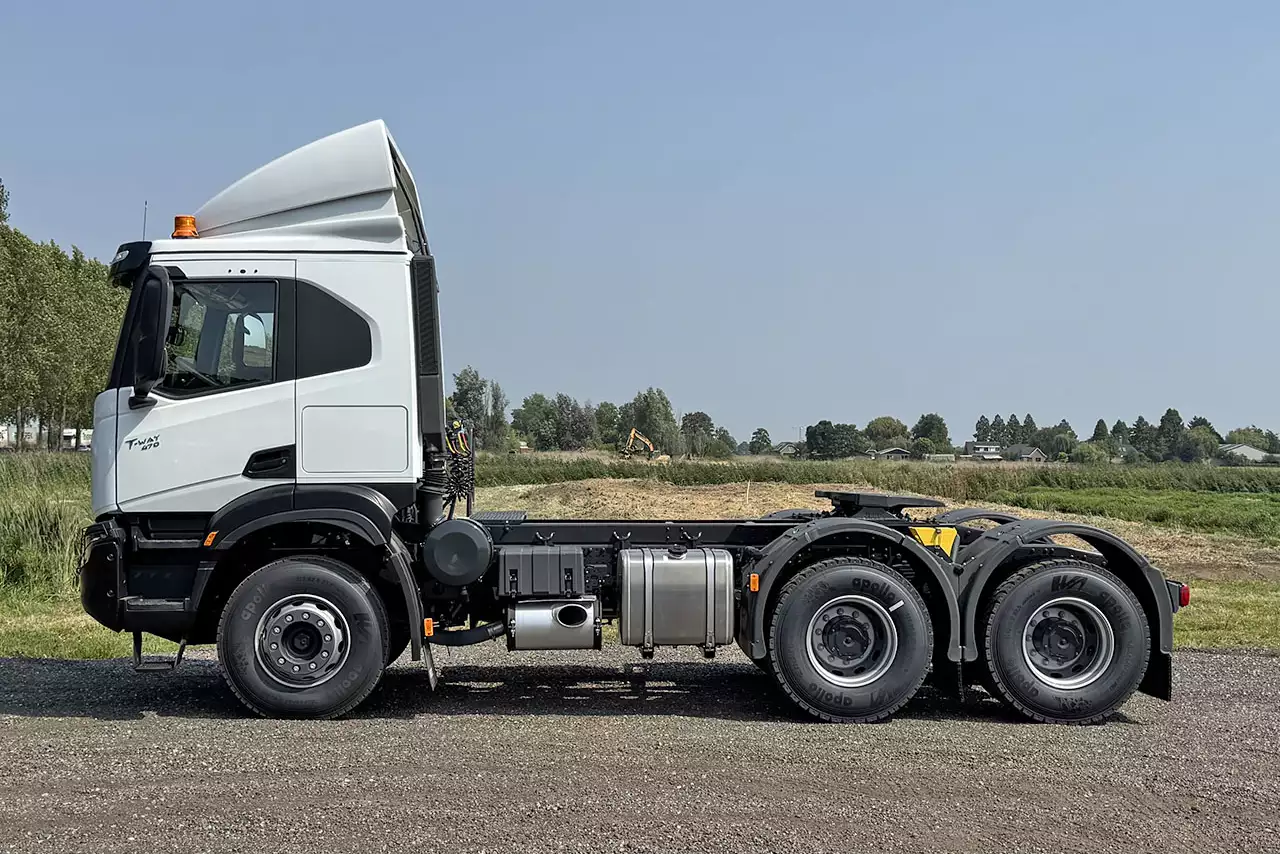 Iveco T-Way AT720T47T H 6x4 Tractor Head