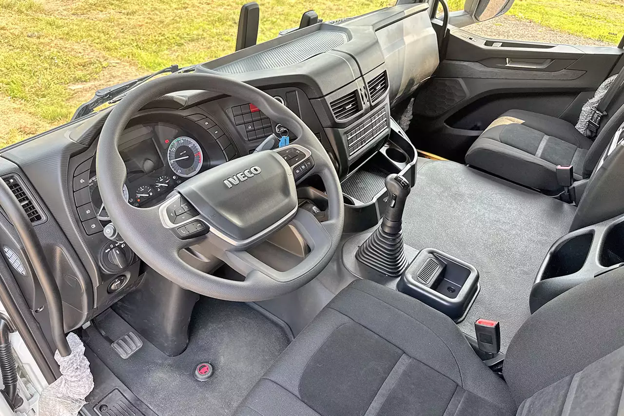 Iveco T-Way AT720T47TH 6x4 Tractor Head
