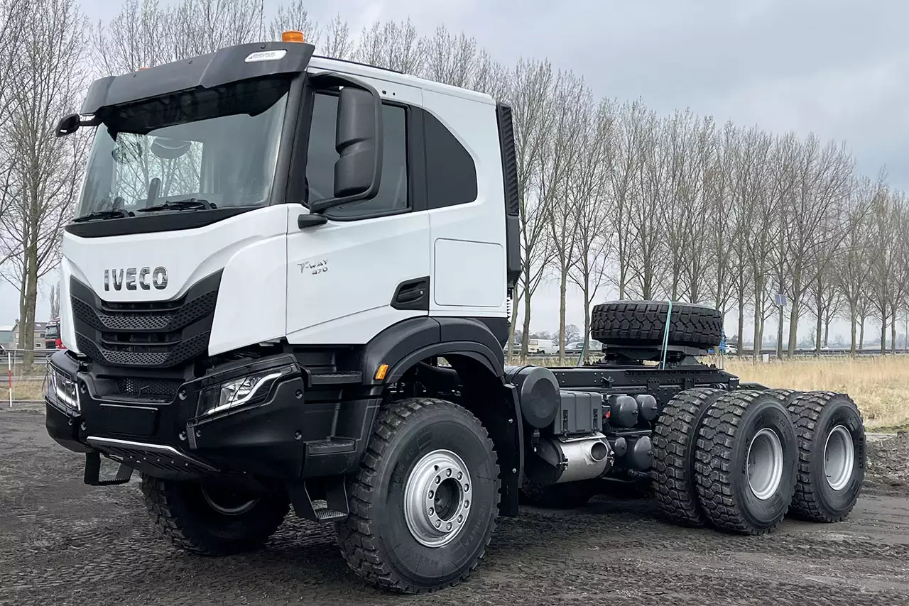 Iveco T-Way AT720T47WTH 6x6 Tractor Head