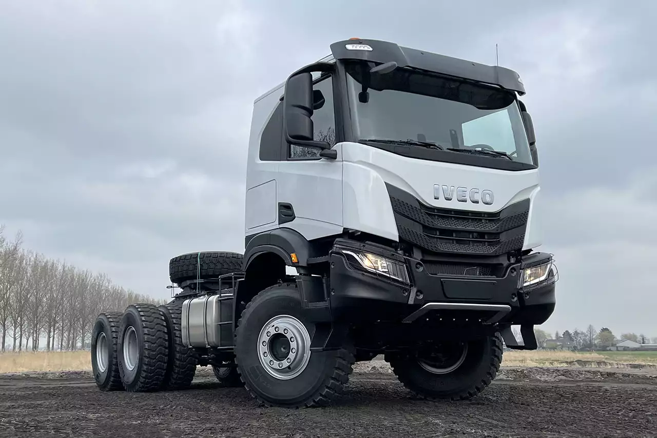 Iveco T-Way AT720T47WTH 6x6 Tractor Head